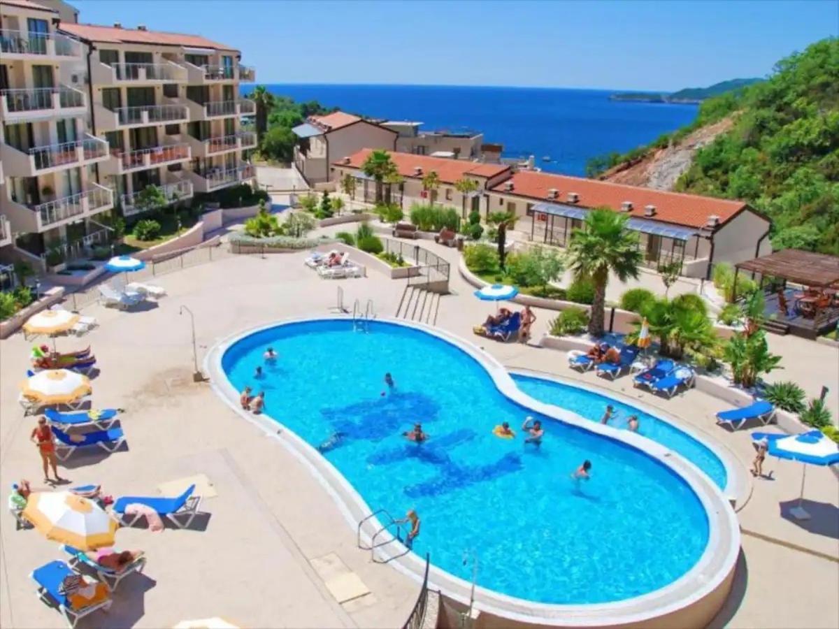 Apartment Sunset Poolside Retreat Blueh Budva