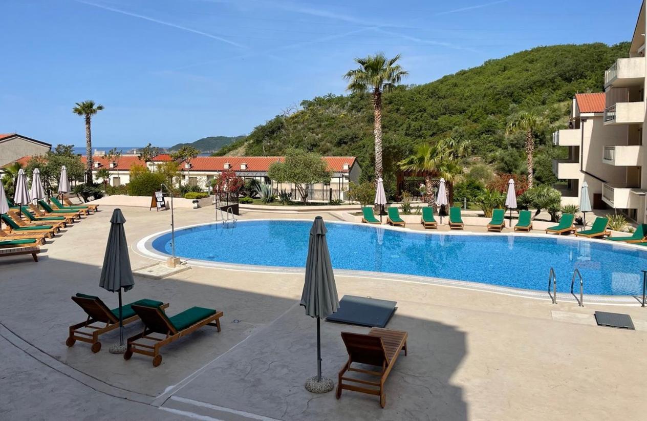 Apartment Sunset Poolside Retreat Blueh Budva